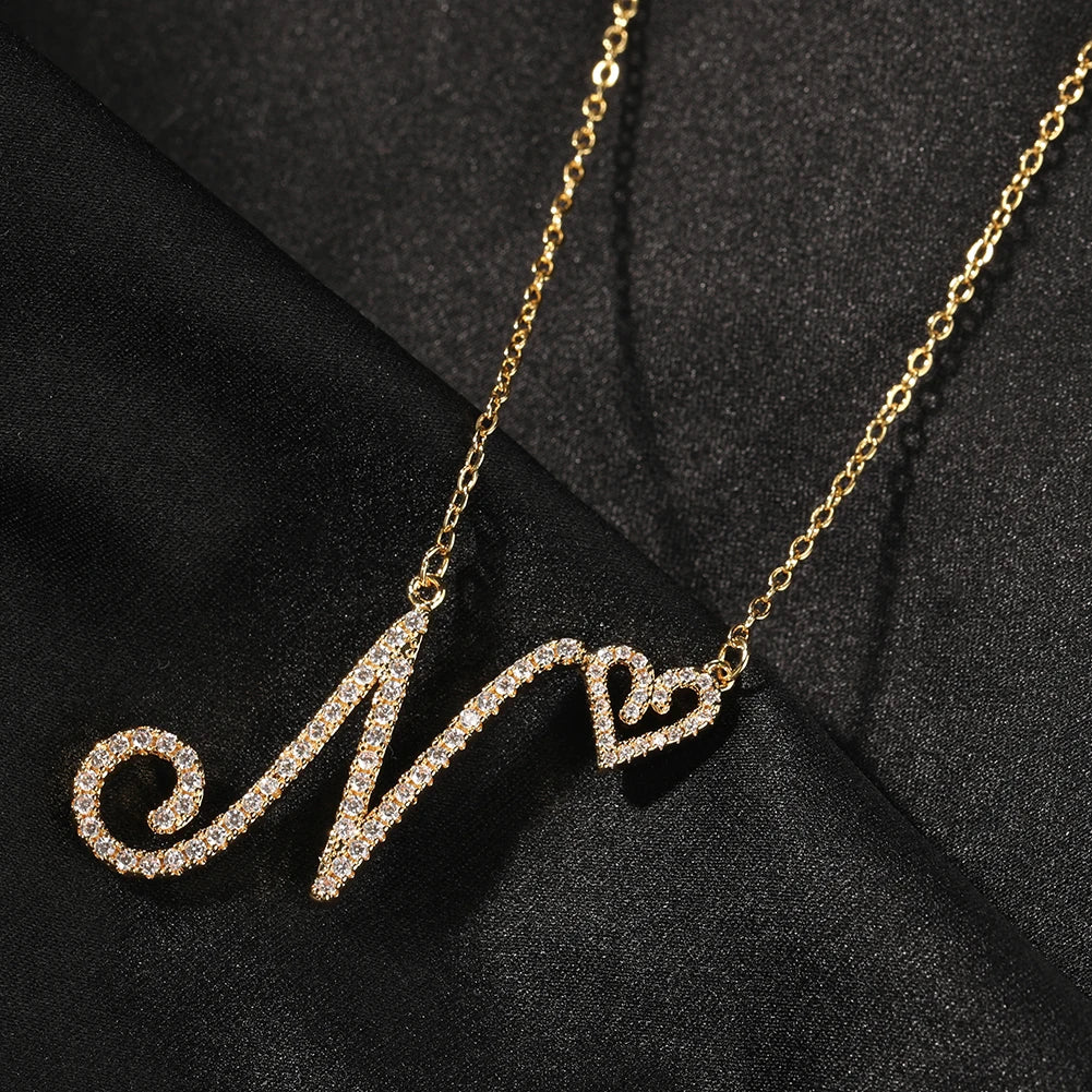Initial Letter Necklace 18K Gold - สร้อยคอจี้รูปหัวใจประดับเพชรซิคอน ชุบทอง 18K สลักอักษรย่อส่วนตัว ดีไซน์เฉพาะตัว ของขวัญเครื่องประดับสุดพิเศษสำหรับผู้หญิง