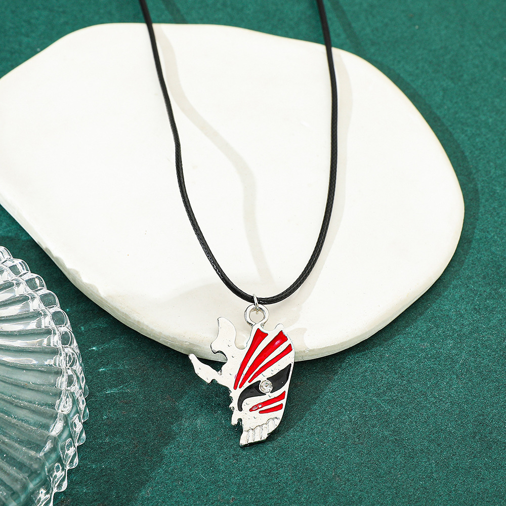 Anime Pendant Necklace - สร้อยคอจี้โลหะรูปหน้ากากอิชิโกะ คุโรซากิ แบบหัวกระทิง หน้ากากวอยด์สกัล ของสะสมคอสเพลย์ ของขวัญสุดสร้างสรรค์