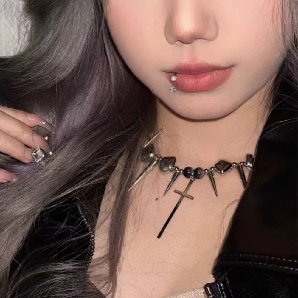 Goth Punk Spike Choker - สร้อยคอ Y2K สไตล์ซับคัลเจอร์ ประดับหมุด คริสตัล ลูกปัดแก้ว