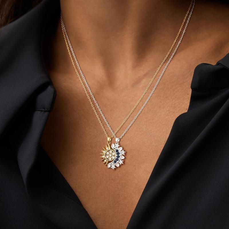 Magnetic Couple Matching Necklaces - สร้อยคอคู่แม่เหล็ก 2 ชิ้น สำหรับผู้หญิงผู้ชาย แฟชั่นจี้รูปพระอาทิตย์พระจันทร์ประดับเพชรซิคอน ชุดสร้อยคอคู่