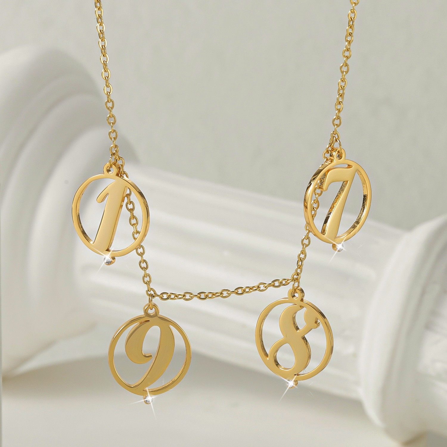 สร้อยคอเพชรแบบปรับแต่งได้ Halo - Initial Letter Necklace 18K Gold บทวิจารณ์และราคา