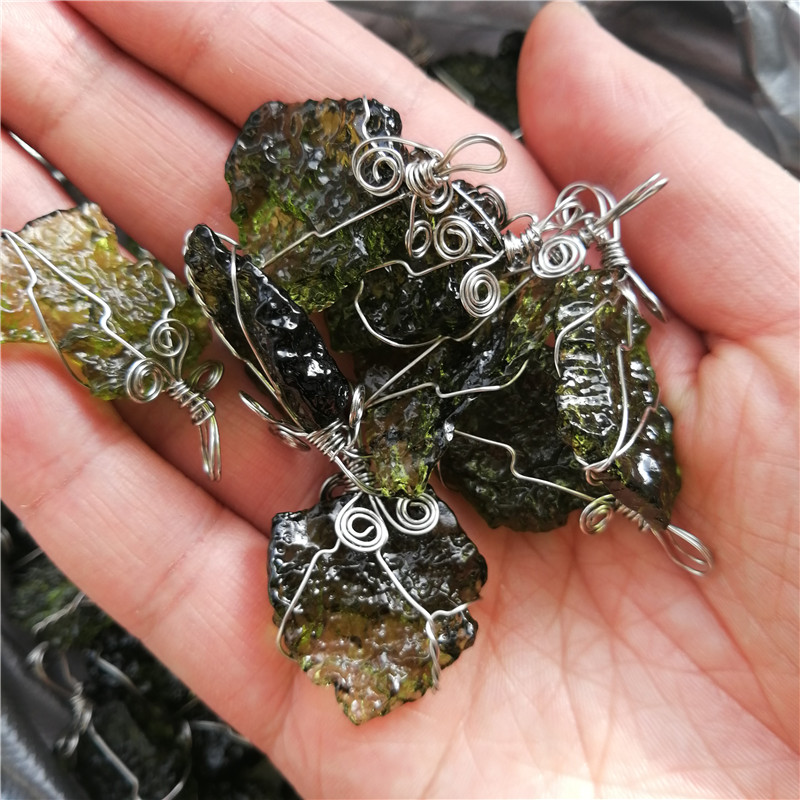จี้หินโมลดาวอิตธรรมชาติ A++ สี - Crystal Pendant Necklace Natural Stone บทวิจารณ์และราคา