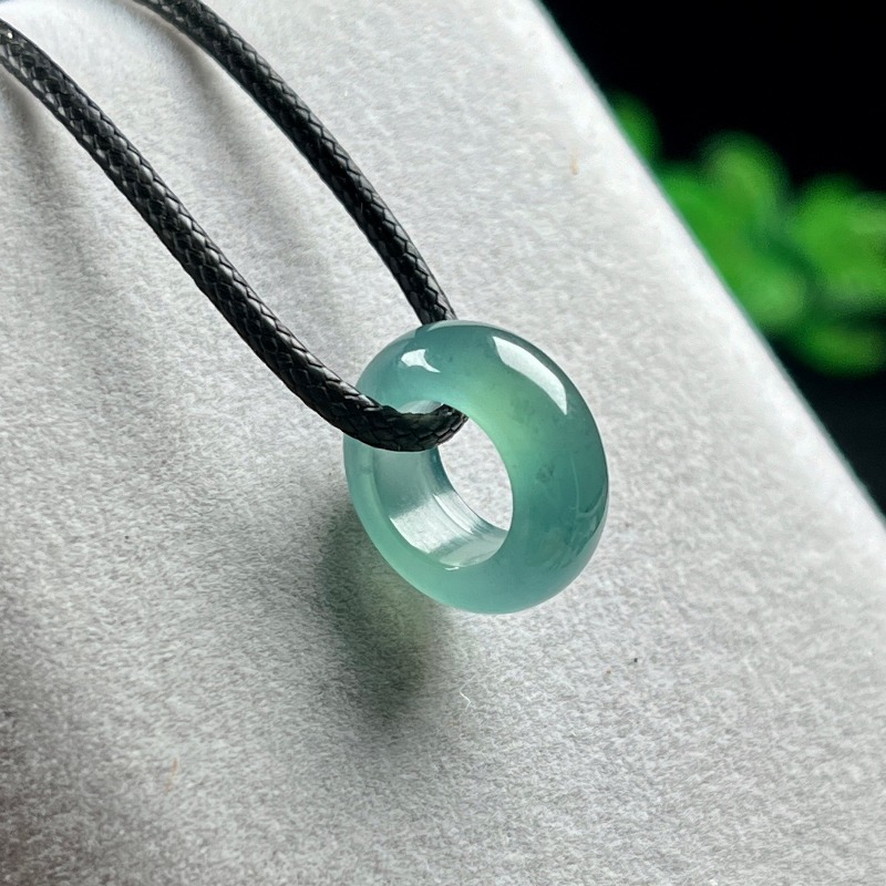 แหวนจี้หยกธรรมชาติสีฟ้าน้ำทะเล - Necklaces บทวิจารณ์และราคา