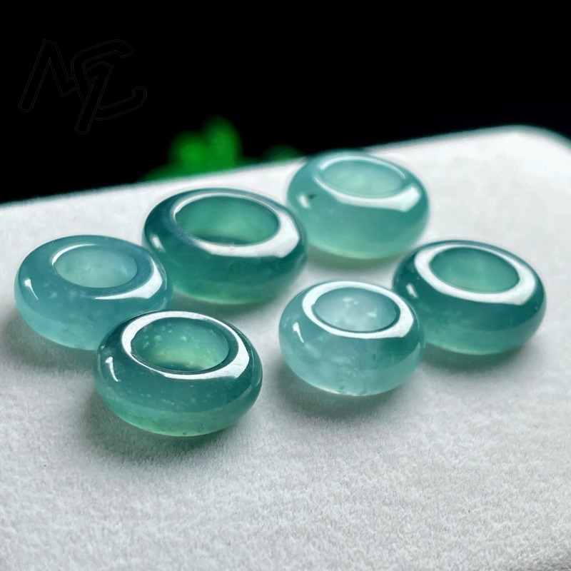 แหวนจี้หยกธรรมชาติสีฟ้าน้ำทะเล - Necklaces บทวิจารณ์และราคา